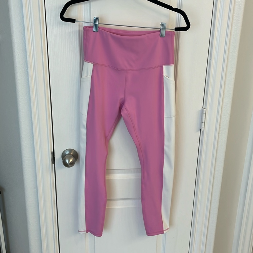 Pink leggings with side pockets
